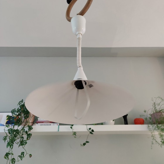 Image 1 of Witte t710 trekpendellamp, model heksenhoed