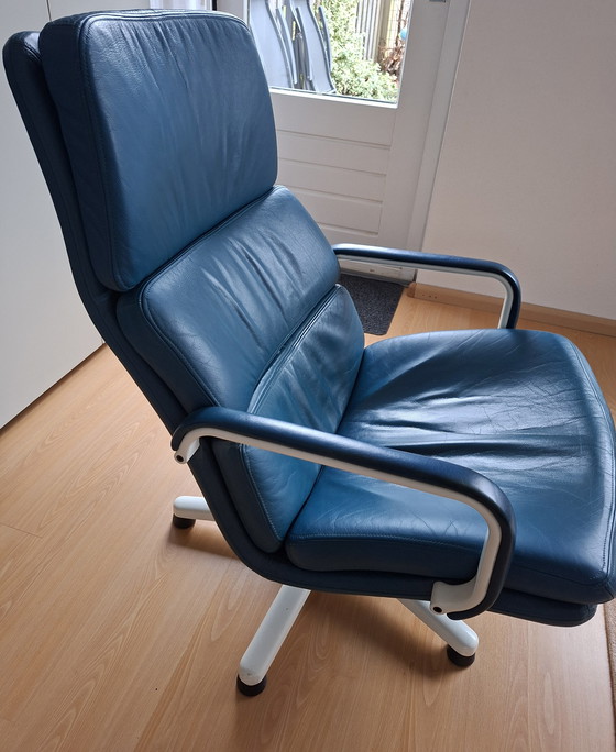 Image 1 of Artifort F140