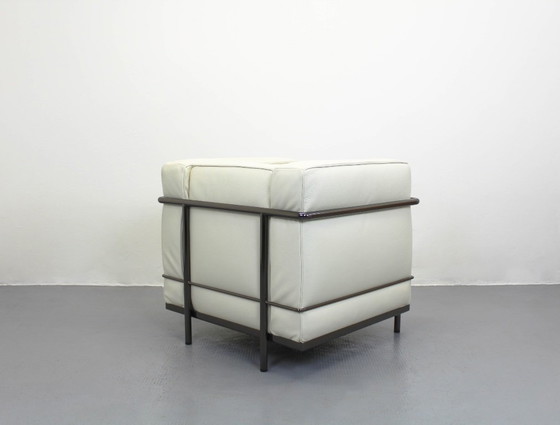 Lc2 Chair Ivory Leather, Le Corbusier, Cassina, Charlotte Perriand Seats – Sillones, Metal (photo 3 of 12)
