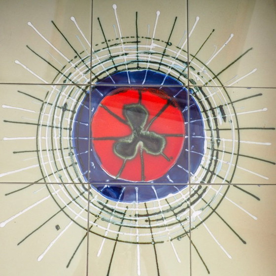 Image 1 of Tavolino rotondo di metà secolo con piastrelle in ceramica