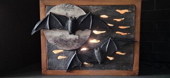 Image 1 of Luce d'atmosfera in ceramica fatta a mano con pipistrelli