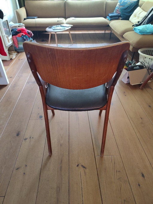 twee eetkamerstoelen Arne Hovmand Olsen – Wood (photo 2 of 7)