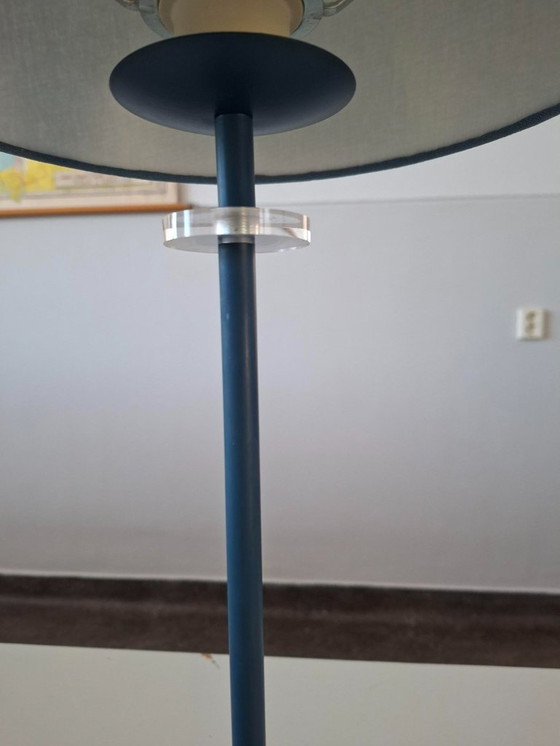 Image 1 of Lampe de table au design vintage avec base en plexiglas – métal bleu – style années 80/90