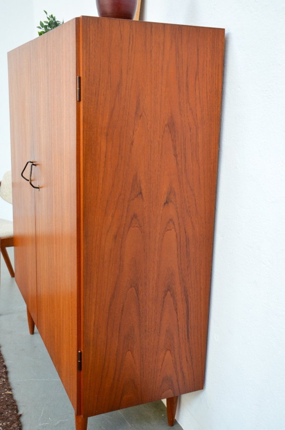 Image 1 of Vintage teakhouten ladekast uit het midden van de vorige eeuw, hoge kast, dressoirontwerp