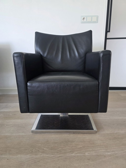 2 x Sessel Jori 8580 Kubulo. Leder Celio Nero. Drehfuß, poliert.