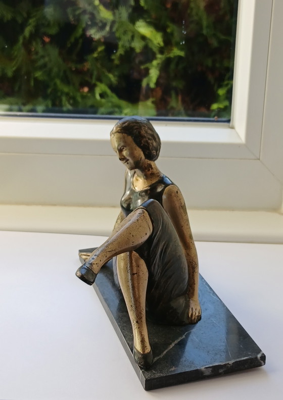 Statuetta Art Déco "Elegante donna languida" in lega di zinco - anni '30 – Oggetti decorativi, Other (photo 3 of 8)