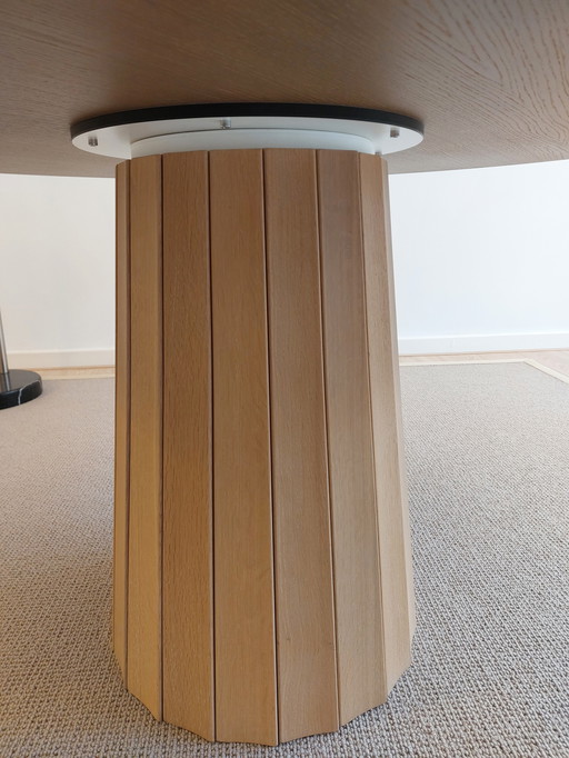 Round dining table Moooi 1.40 m.