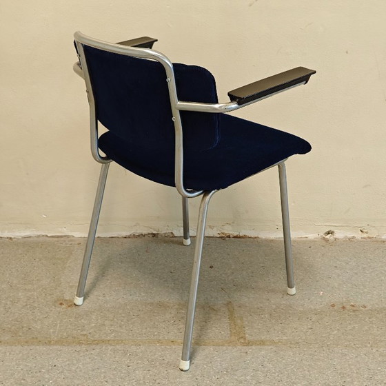 Chaise Gispen vintage bleue – Chaises de salle à manger, Aluminium (photo 5 of 6)