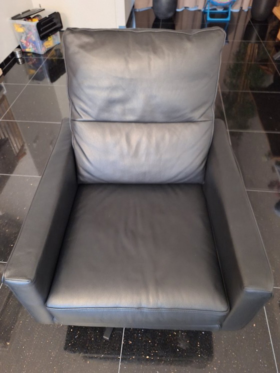 Image 1 of Sofá y sillas de cuero