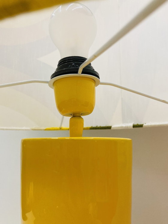 Image 1 of Lampe de table rétro chic avec abat-jour original des années 70 – jaune et vert olive