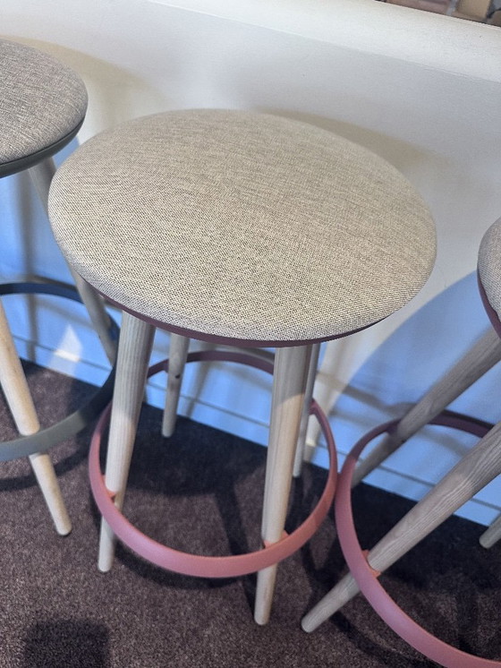 Image 1 of 3 muletas Narbutas rosas