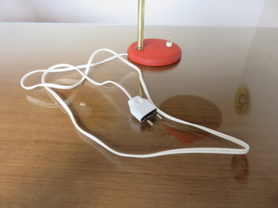 Image 1 of Franse "cocotte"-lamp van messing en rood gelakt metaal, jaren 1950-1960.