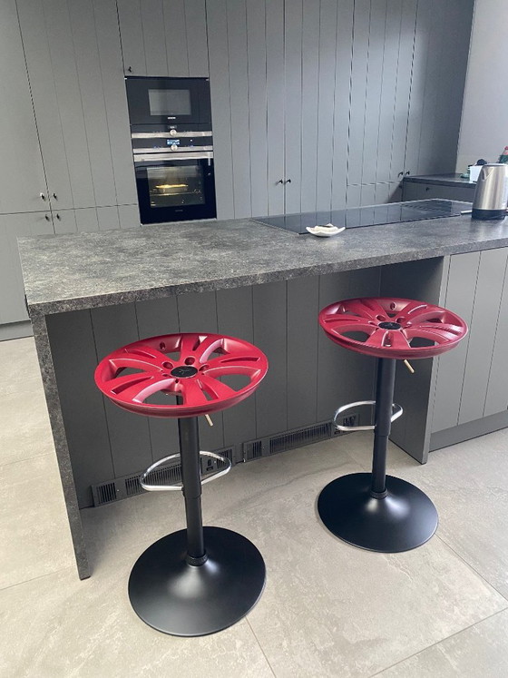 Barstool made of authentic Car-wheels "The-seatwheel" – Aluminium (photo 2 of 2)