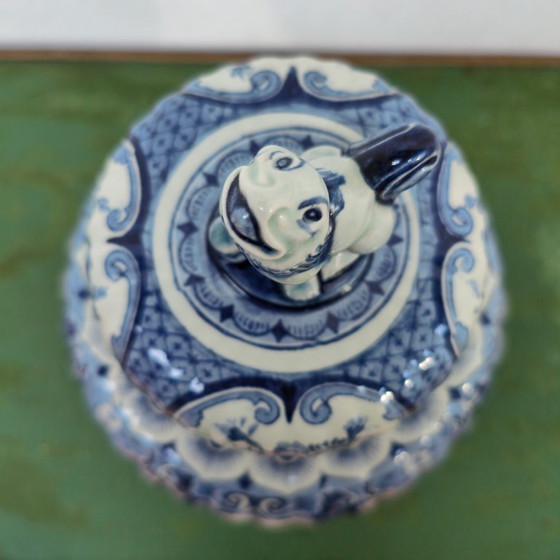 Image 1 of Vaso con coperchio vintage Royal Sphinx Maastricht in porcellana