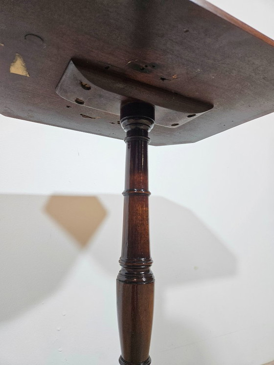 Image 1 of Antiker achteckiger Beistelltisch aus Mahagoni mit Dreibeingestell, klassisch, 19. Jahrhundert