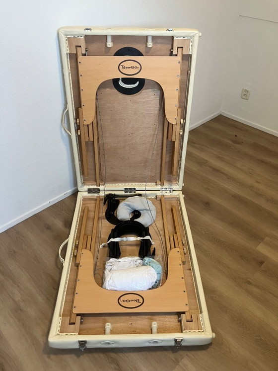 Image 1 of TABLE DE MASSAGE