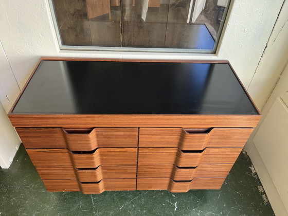 Image 1 of Ein Paar italienische Kommoden aus den 1970er Jahren