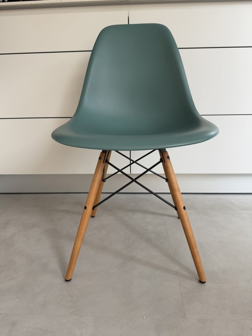 Vitra Eames DSW Stuhl – Ocean / Maple Gold – exzellenter Zustand