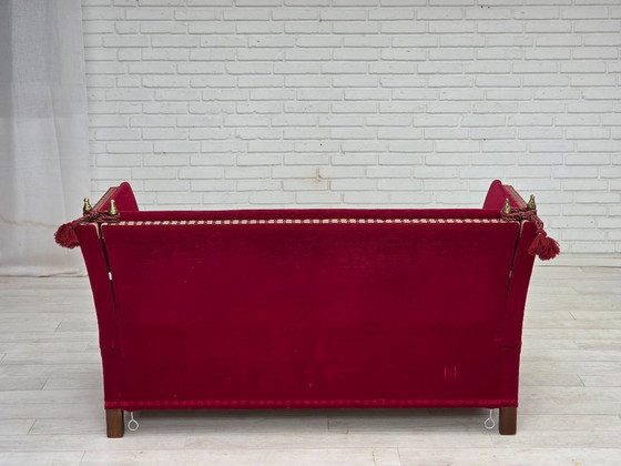 Image 1 of 1970, Deense 2-zits "Spaanse" drop arm sofa, kersenrood meubelvelours.