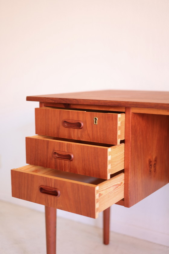Dänischer Schreibtisch aus den 1960er Jahren – Wood (photo 7 of 11)