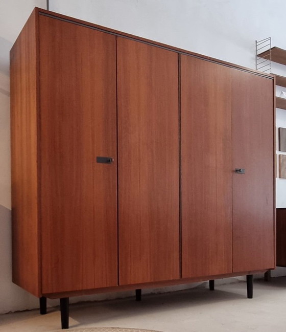 Armoire Mid Century – Wood (photo 4 of 23)