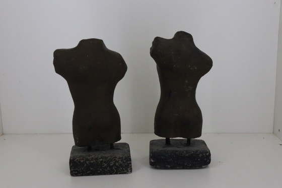 Wunderschönes Set aus Torso-Skulpturen aus Beton (Mann & Frau) – 30 cm hoch – Bildhauerei, Other (photo 3 of 11)