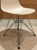 1 x Vitra Eames DSR