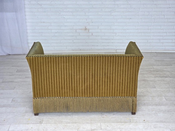 Image 1 of Dänisches 2-Sitzer-Sofa aus den 1970er Jahren, originaler grüner Möbelveloursbezug.