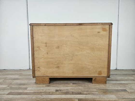 Image 1 of Art Decò chest of drawers in walnut and brass