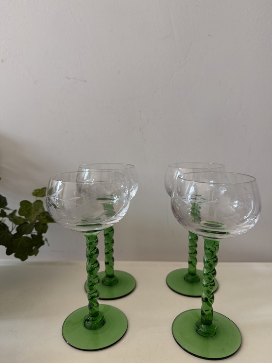 Image 1 of Set di 4 bicchieri da vino con base verde ritorta