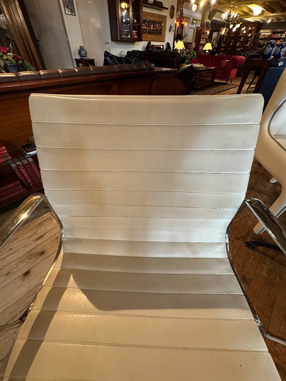 Image 1 of Sedia da ufficio Eames EA 117