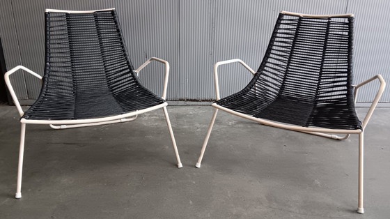 Image 1 of Poltrone vintage Spaghetti Lounge, in vimini nero con struttura in metallo bianco