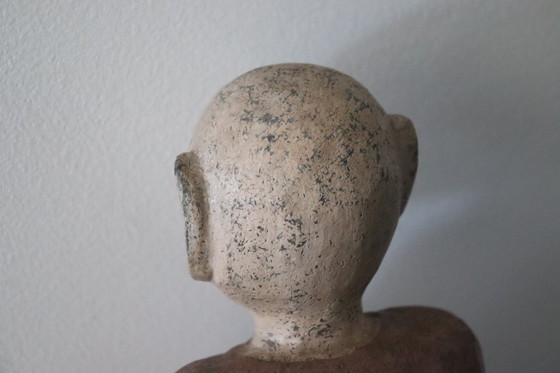 Image 1 of Statue en bois sculptée à la main représentant un moine