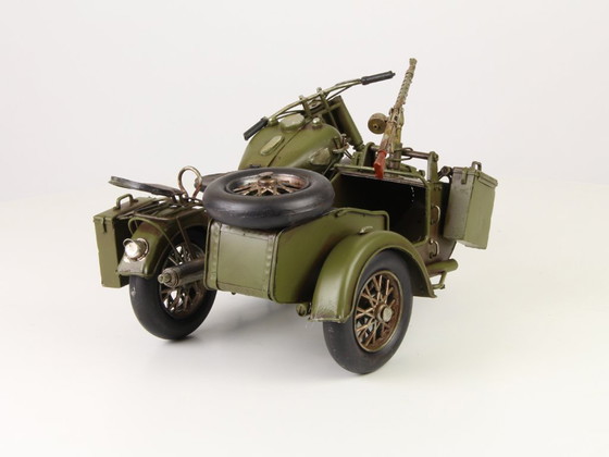 Image 1 of replica leger motor in metaal