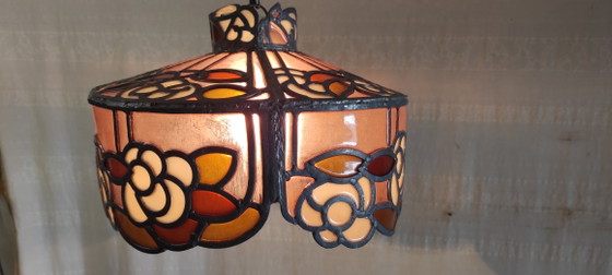 Image 1 of Pendelleuchte aus Glas und Blei im Tiffany-Stil – Mitte des 20. Jahrhunderts