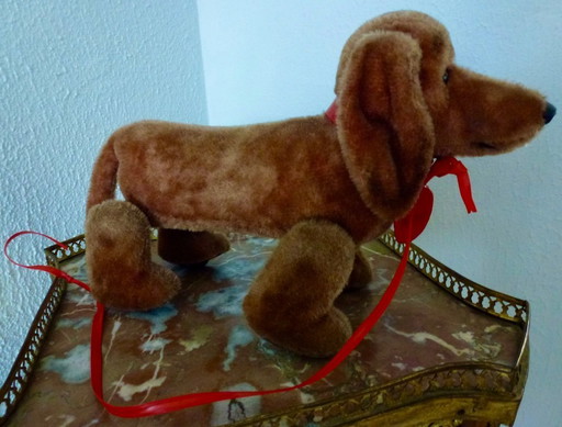 Schuco Trip-Trap Dog 7220 Dachshund (Dackel).