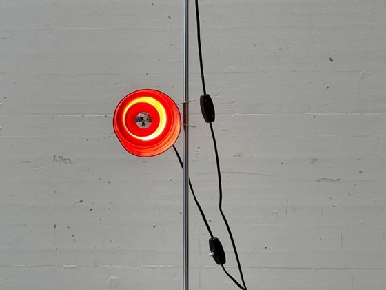 Image 1 of Minimalistische, futuristische vloerlamp van metaal uit de jaren 70.