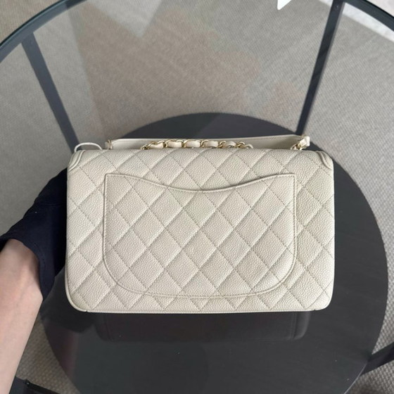 Image 1 of Borsa Chanel Filigree CC Media - 25 cm Caviar trapuntata avorio beige chiaro con finiture dorate Serie 22