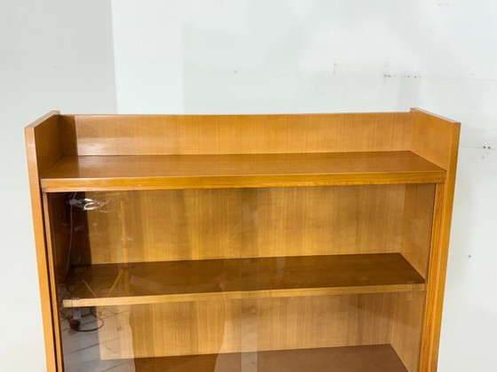 Image 1 of Vitrinekast uit het midden van de vorige eeuw, woonkamerkast, vintage dressoir