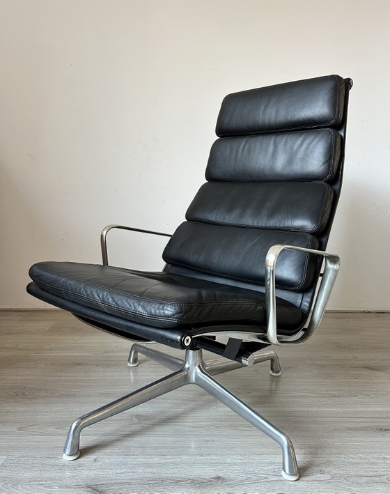 Image 1 of Herman Miller Soft Pad EA 222 Design-Loungesessel