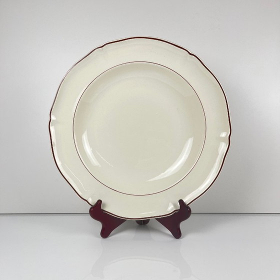 Image 1 of Villeroy & Boch Plato hondo, borde burdeos, principios del siglo XX