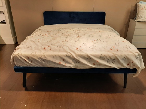 Stiel bed – Avek (photo 3 of 4)