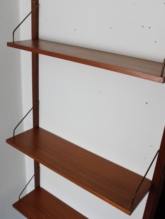 Image 1 of Modulares Wandsystem aus Teakholz mit Regalen