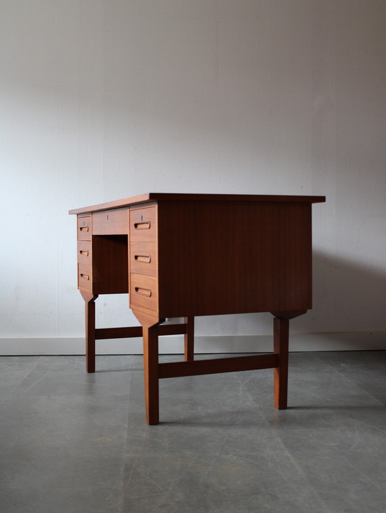 Image 1 of Scrivania danese vintage in teak