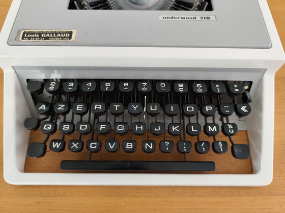 Image 1 of Underwood 310 typemachine, gemaakt in Spanje.