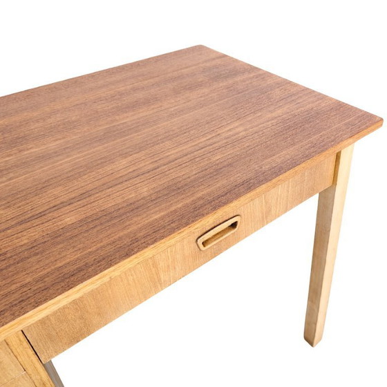 Image 1 of Origineel bureau uit het midden van de vorige eeuw, gemaakt van teakhout en eikenhout, vintage Deens design.