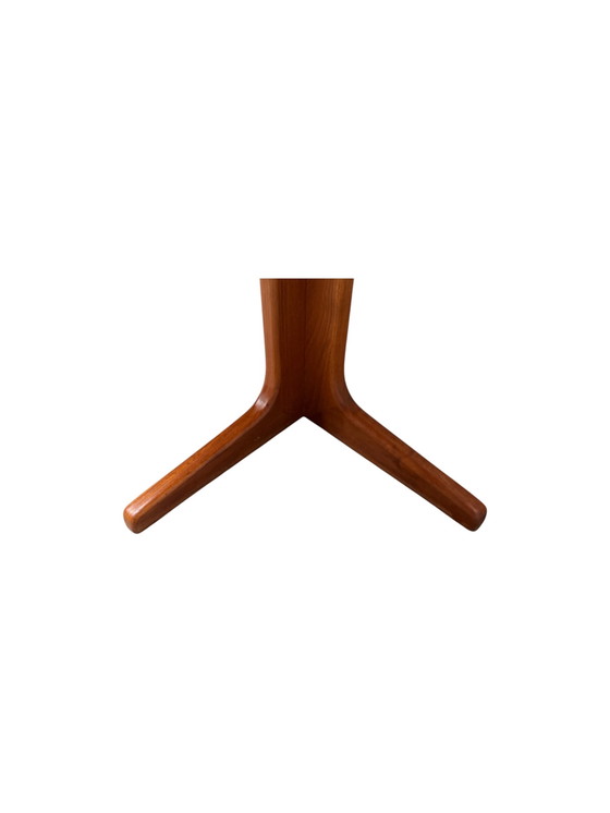 Image 1 of Extendable table