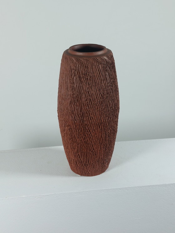 Vintage keramische vaas met sgraffito-decoratie in brutalistische stijl uit het midden van de 20e eeuw. (photo 10 of 10)