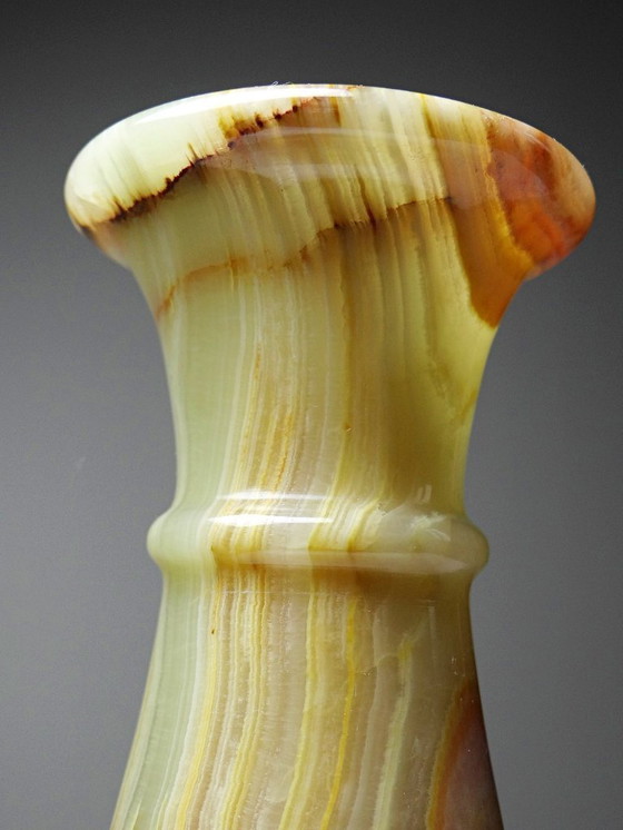 Image 1 of Kleine, antike Balustervase aus gestreiftem grünem Onyx, Italien, Mitte des 20. Jahrhunderts