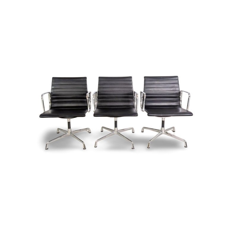 3 sillas originales Vitra Charles & Ray Eames EA 108 de cuero negro